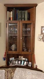 vetrinetta angolare in legno