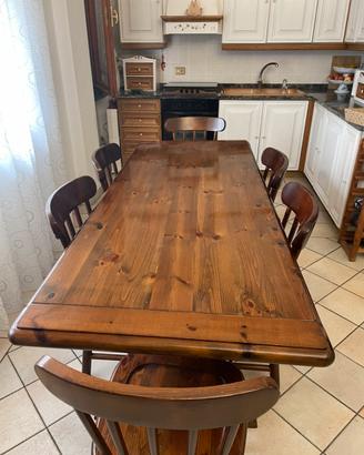 Tavolo rettangolare in legno massello di pino