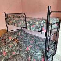 Letto a castello in metallo nero