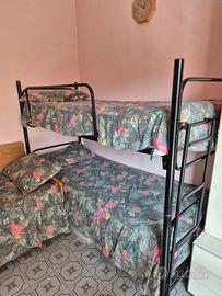 Letto a castello in metallo nero