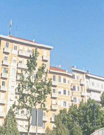 PIAZZA RIVOLI BILOCALE LIBERO: 450 euro