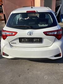 Toyota yaris solo per pezzi di ricambio