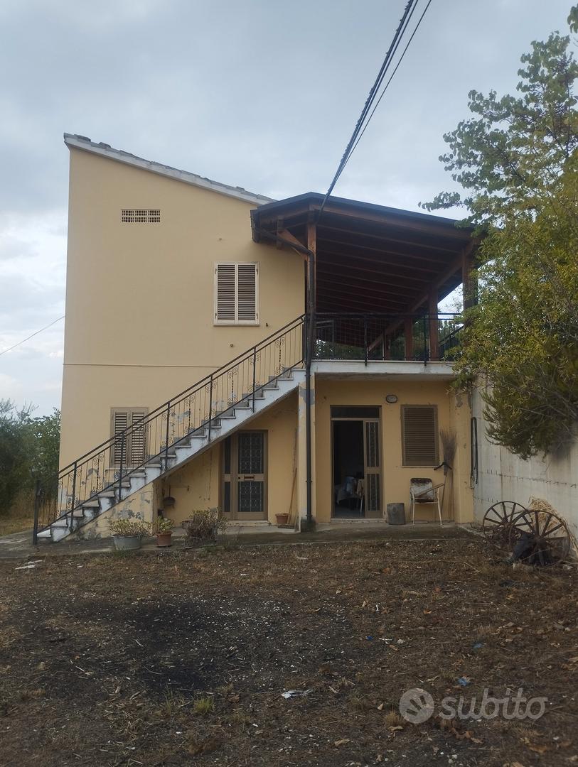 casa singola con terreno Chioviano Alto (Bisenti) - Vista 2
