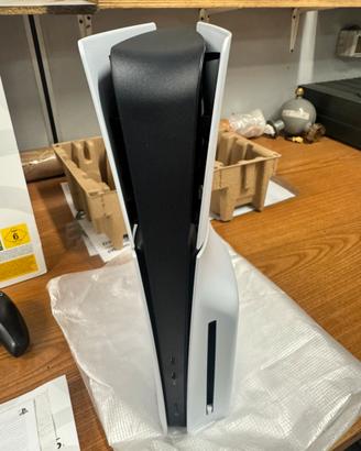 Ps5 slim disco pari al nuovo!garanzia e giochi