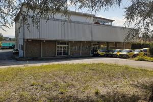 Fondo industriale di 2500 m2 a signa