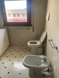 Mobile bagno con sanitari