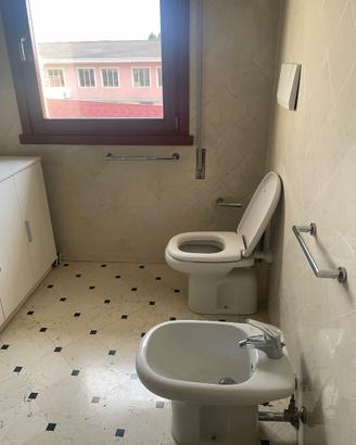 Mobile bagno con sanitari