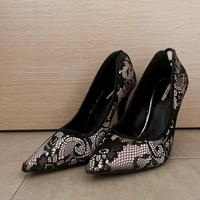 Décolleté nere con motivo in pizzo