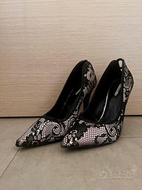 Décolleté nere con motivo in pizzo