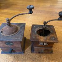 VECCHI MACININI DA CAFFE' IN LEGNO E FERRO VINTAGE