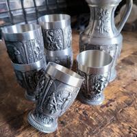 Bicchieri e caraffa in peltro