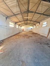 Capannone 200mq con terreno e pozzo
