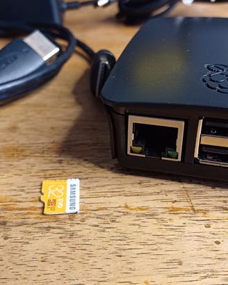 Raspberry Pi3 model B  completo di Ali. ufficiali