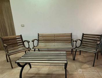 salotto da giardino  in legno e ferro battuto 
