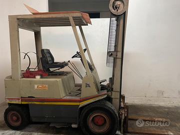 Carrello elevatore - muletto