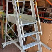 Scala professionale a palchetto con piattafoma