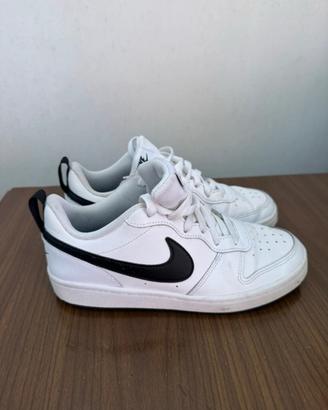 Nike court borough low 2  bianche/nere, numero 38