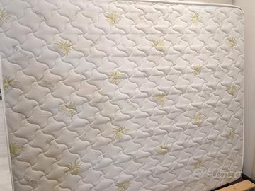 Materasso matrimoniale e rete