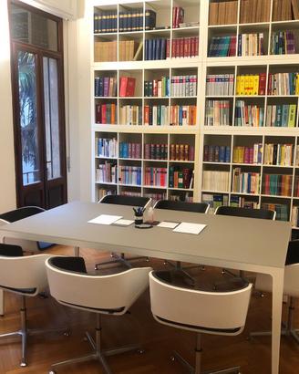 Tavolo riunione e poltroncine
