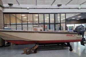 Boston Whaler 22 outrage con whaler drive