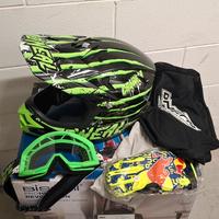 casco e occhiali guanti e proteziondownhill  cross