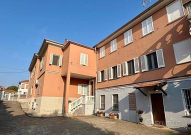 Appartamento di 120 m² con 4 locali a Valenza