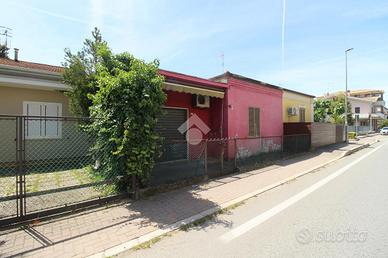 CASA SEMINDIPENDENTE A ROSETO DEGLI ABRUZZI