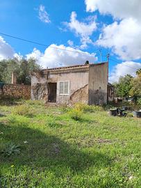 Casa indipendente con oltre un ettaro di Terreno