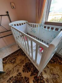 Lettino in legno Lovely, corredato di tutto