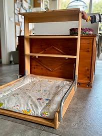 Fasciatoio a muro in legno come nuovo