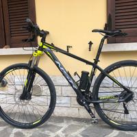 Bicicletta Mountain Bike in alluminio