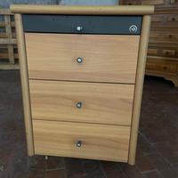 Cassettiera in legno da scrivania