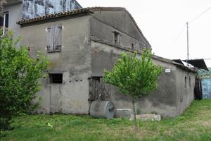Rustico con cortile a Santarcangelo di Romagna