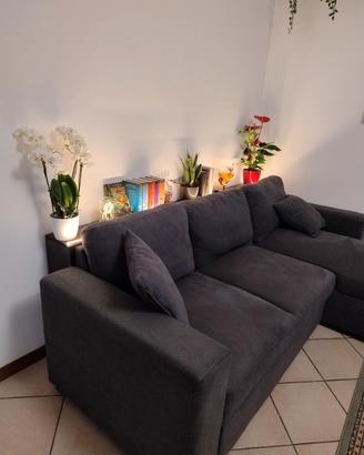 Mobile consolle dietro divano con luce LED