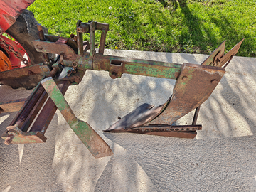 Aratro assolcatore monovomere