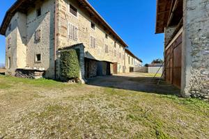 Popereacco, rustico con giardino privato