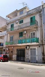Via Palermo, trivani e doppi servizi con terrazzo