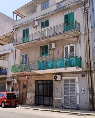 Via Palermo, trivani e doppi servizi con terrazzo