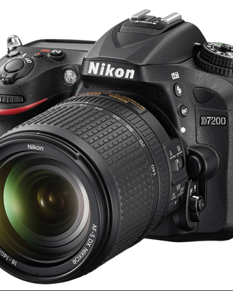 Macchina fotografica Nikon D7200 con obbiettivo