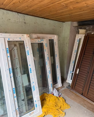 🏠 INFISSI IN PVC e PERSIANE MARRONI – NUOVI