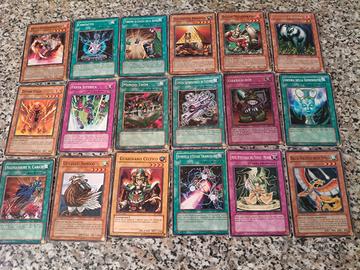 figurine Pokemon e ( Yu Gi Uh prima serie 18 )
