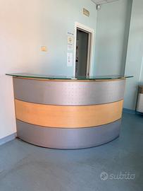Bancone front desk