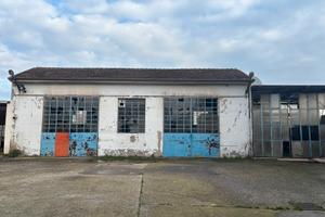 Zevio periferia: magazzino / laboratorio con corte