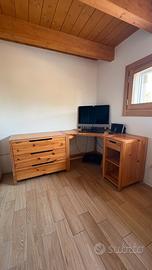 Scrivania angolare e cassettiera in legno