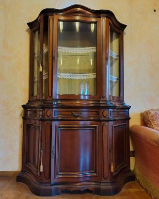 Mobili in legno massiccio e 2 divani