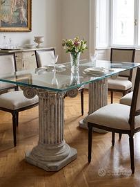 Elegante tavolo con base in cristallo molato