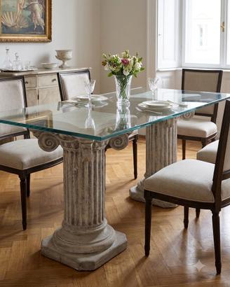 Elegante tavolo con base in cristallo molato