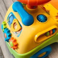 giocattolo cavalcabile elettronico