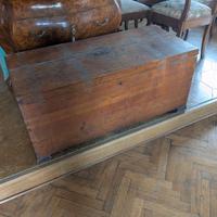 Cassapanca in legno antica con chiave