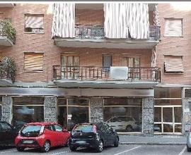 Negozio a Torino, via Tunisi 50, 1 locali